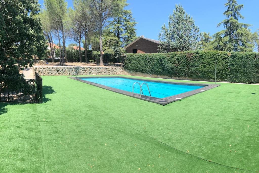 Ferienhaus Rana, Con Amplio Jardin, Barbacoa Y Piscina Valdemorillo